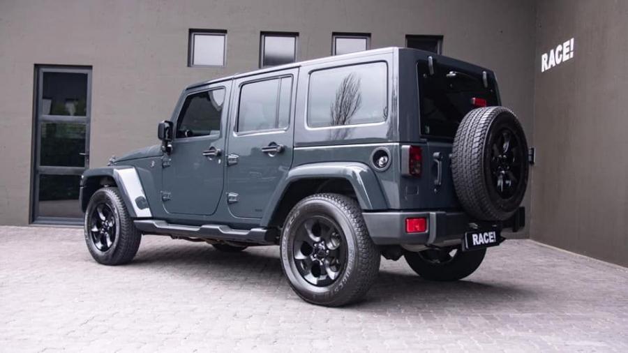  Jeep Wrangler Unlimited Sahara by RACE! 2019 года  (фото 3 из 11)